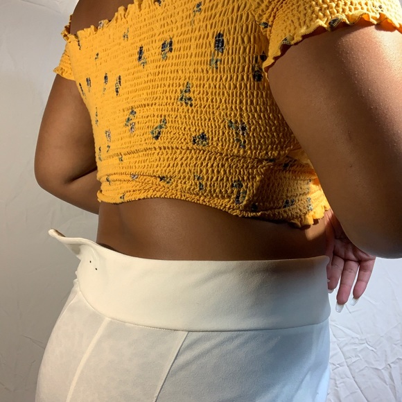 Crop top - Picture 2 of 3